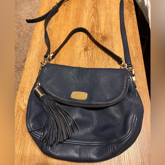 Michael Kors medium Bedford tassel purse - Picture 2 of 13